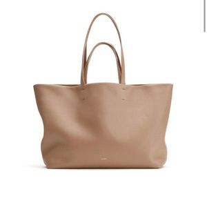 Cuyana Classic Easy Tote in Cappuccino